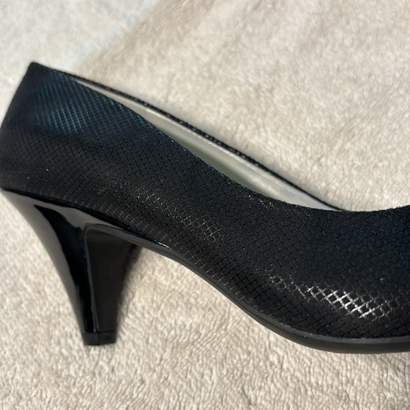 Anne Klein iflex Peep Toe Pumps, size 8 1/2, medium width - Picture 7 of 8